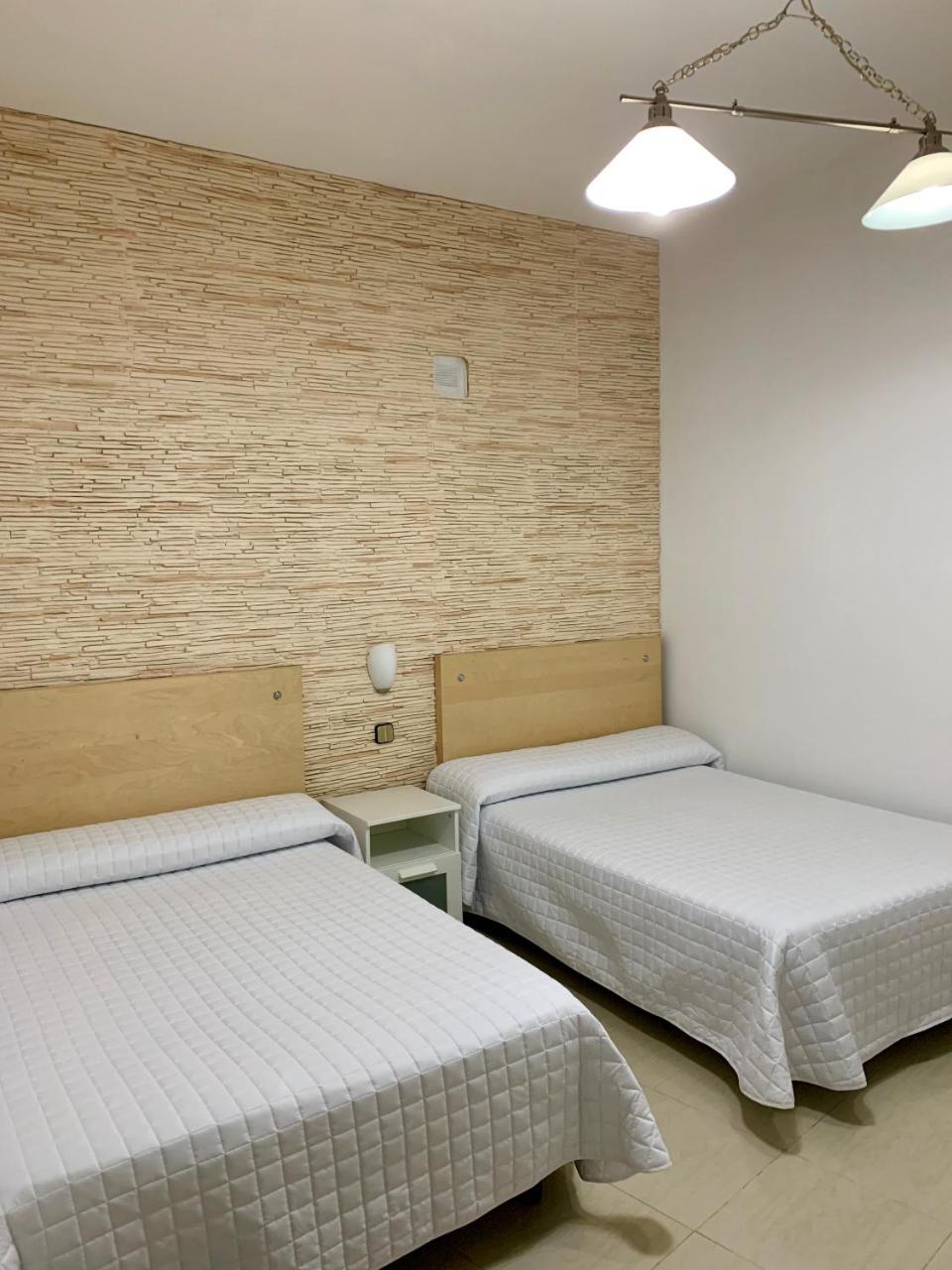 Hostal Cervantes Valdemoro Exterior photo